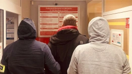 Handel lewym oprogramowaniem i pornografia dziecięca na laptopie. 46-latek w rękach policji