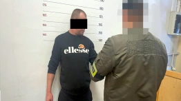 Zwabił i porwał mężczyznę. Potem... chował się pod dziecięcym łóżkiem