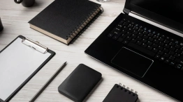 Gadżety do biura jako wsparcie komunikacji wewnętrznej - jak utrwalić hasła i wartości? [Materiał promocyjny]