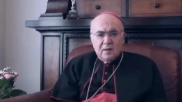 Abp Vigano: Synodalizacja Kościoła ma by narzędziem jego zniszczenia