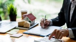 Zamiast pięciu rat, jedna niższa. Na czym polega i kiedy opłaca się konsolidacja pożyczek?