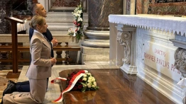 106. rocznica urodzin papieża. Prezydent modlił się przy grobie św. Jana Pawła II