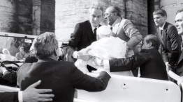 Podtrzymywał rannego Jana Pawła II po zamachu. Zmarł kamerdyner trzech papieży