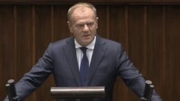 Kuriozalna argumentacja Tuska ws. obrony Hennig-Kloski