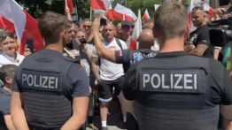 Niemiecka policja podrzuca nam kolejnych migrantów?! Bąkiewicz: Zobaczcie, co się dzieje