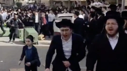 Izrael: Tłum ortodoksów próbował zlinczować dwie żołnierki