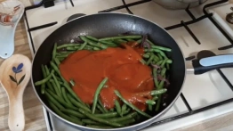 Kuchnia mojej mamy. Fasolka szparagowa z pomidorami