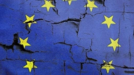 Efekt działań eurokratów. Polacy coraz bardziej niechętni wobec UE