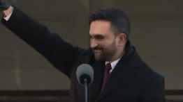 Nowy burmistrz Nowego Jorku wykonał salut rzymski?