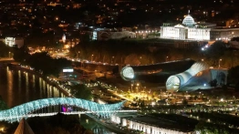 „Zalewają Tbilisi rublami”. Trwa paniczna ucieczka Rosjan
