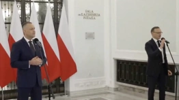 „Po co pan tu krzyczy, panie pośle?” Polityk KO chciał zakłócić konferencję prezydenta