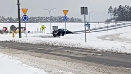 Marznący deszcz i gołoledź. Niebezpiecznie na polskich drogach