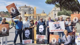 Protest w Rzymie: Ofiary wykorzystywania seksualnego domagają się usunięcia abp. Fernándeza