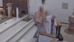 Zaatakował księdza w czasie Mszy i zdemolował ołtarz. Szokujące zdarzenie w Wielkopolsce