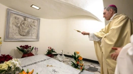 Abp Gänswein: homilie Benedykta XVI to szkoła życia i wiary