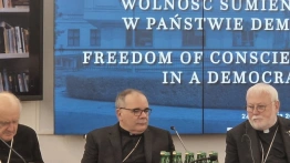 Abp Gallagher w polskim Senacie: Nie wolno sprowadzać religii do sfery prywatnej