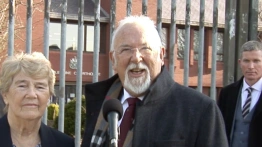 Modlił się i głosił Ewangelię przy szpitalu. Emerytowany pastor stanął przed sądem