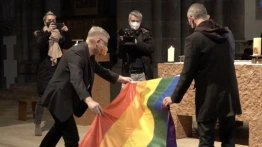 Po śmierci Benedykta XVI i kard. George’a Pella Watykan nasila promocję agendy LGBT?
