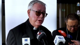 Kard. Hollerich nie wyobraża sobie… trwania Kościoła bez święceń kobiet