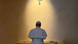 Leon XIV modlił się przy grobie Franciszka