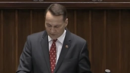Rosjanie zdewastowali polski pomnik. Sikorski atakuje… kierownictwo IPN