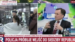 Policja przed siedzibą TV Republika. Ziobro: Szanuję policjantów, proszę ich wpuścić