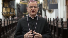 Ustawa o związkach partnerskich. Abp Wojda: Kościół stoi na straży małżeństwa