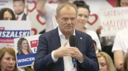 HIT! Tusk chwali się „sukcesem” swojego rządu: Dowieźliśmy 800 Plus