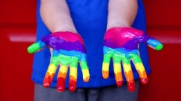 Lesbijki katowały 16-miesięczne dziecko. Opieka społeczna nie interweniowała, uznając oskarżenia za… homofobiczne