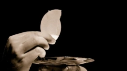 Przerażająca profanacja w Wielką Sobotę. Skradziono Najświętszy Sakrament