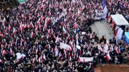 „TAK dla edukacji! NIE dla deprawacji!” Na Placu Zamkowym protestowało kilkanaście tysięcy osób!