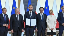 Polacy zadłużeni na ponad 40 mld euro, na nieznany procent. Rząd Tuska podpisał SAFE