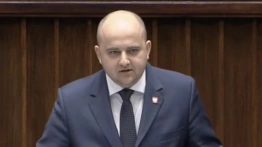 Matecki: „Uderzył mnie a następnie drugiego posła PiS”
