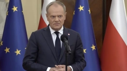 Donald Tusk kreuje się na przeciwnika migracji. „Błędu z 2015 roku Unia już nie popełni”