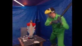 Bluźnierczy show belgijskiej telewizji: Uczestnicy programu rozbijali figurki Pana Jezusa i Matki Bożej