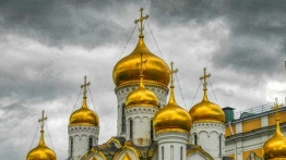 Cerkiew Moskiewska na Ukrainie - V kolimna w duchowych szatach