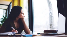 iMac w szkole i na uczelni – dlaczego nauczyciele i wykładowcy coraz częściej wybierają sprzęt Apple? [Materiał promocyjny]