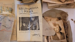 Sensacyjne odkrycie na Saskiej Kępie – dokumenty AK pod podłogą