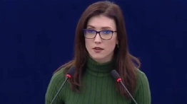 "Nigdy, przenigdy nie głosujcie na takich ludzi" - Burza po wpisie Zajączkowskiej o roli migrantów w Europie wg skrajnej lewicy