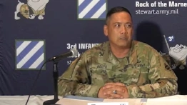 Generał USA w centrum skandalu. Alkohol w Kijowie i tajne mapy zgubione w Polsce