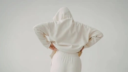 Dresy damskie – jak wybrać idealny komplet i tworzyć stylowe outfity na co dzień? [Materiał promocyjny]