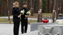 Zełenski złożył Kwiaty na polskim cmentarzu w Bykowni, ofiar zbrodni katyńskiej