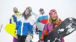 Jak wybrać najlepsze ubezpieczenie na narty i snowboard? [Materiał promocyjny]