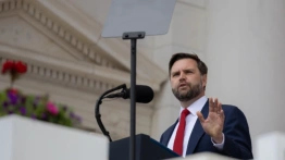 Napięcie przed rozmowami w Islamabadzie. Vance ostrzega Teheran