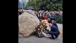 Żenujący spektakl w Berlinie: kamień pamięci, milczenia i... kosmicznej niemieckiej buty i hipokryzji