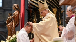 Papież do nowych kapłanów: Zawsze trzymajcie otwarte drzwi do Kościoła