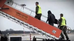 Tusk Spotem w migrantów - Może jeszcze zacznie rysować kredkami po asfalcie?
