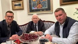 Kryzys w PiS zażegnany? J. Kaczyński publikuje zdjęcie i dodaje: Do zwycięstwa!