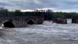 [Wideo] Hiszpania. Historyczny most runął w rwących wodach Tagu w największej od 135 lat powodzi