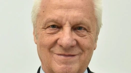 Niesiołowski znów nadaje: Walka z PiS-em jest jak walka z nowotworem, z plagą, z malarią